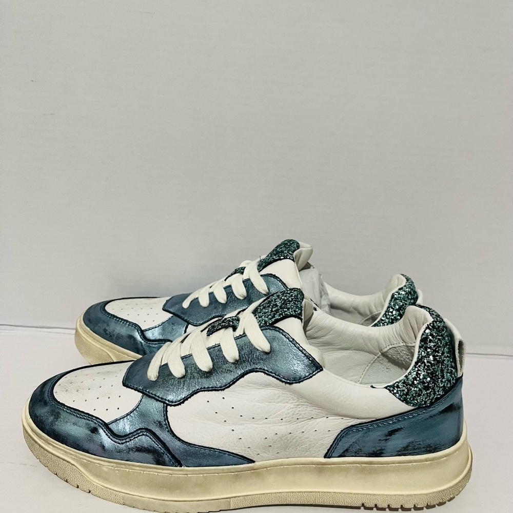 Steve Madden Women’s Metallic Medal leather Blue and White Sneakers